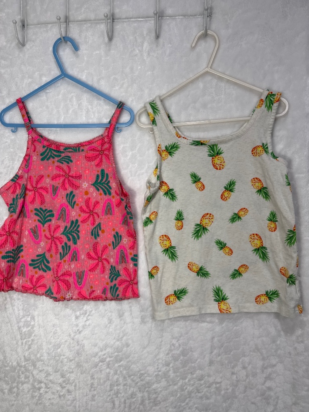 Old navy girls tank tops tropical flower pineapple print size M (lot of 2)